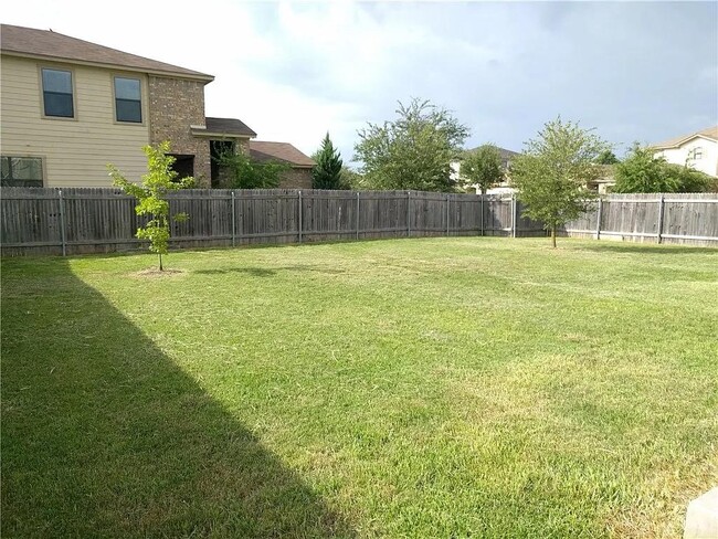 Building Photo - 2200 Weiss Ln