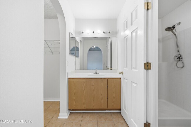Building Photo - 8451 Oak Crossing Dr W