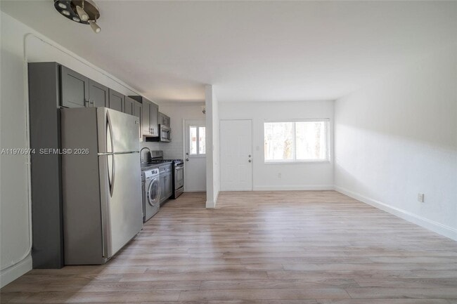 Building Photo - 7901 SW 64th Ave