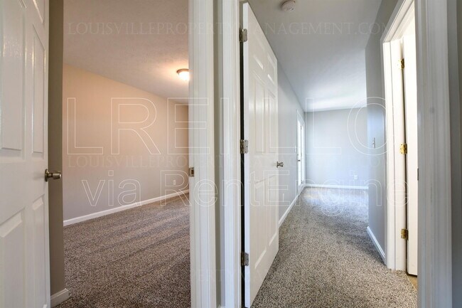 Building Photo - 300 Keeneland Dr
