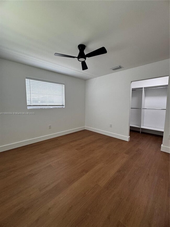 Building Photo - 1460 SW 24th Ct