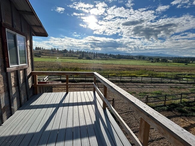 Building Photo - Newer 1 bed/1bath in country setting