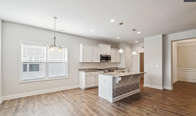 Building Photo - 112 Boomer St