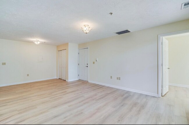 Building Photo - 45512 Westmeath Way