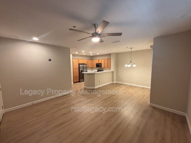 Building Photo - 108 Esplanade Cir