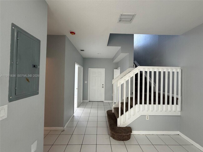 Building Photo - 1586 SE 27th Ct