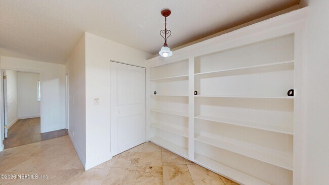 Building Photo - 111 Lobelia Rd