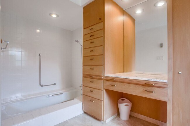 Building Photo - Modern Ocean View Home in La Jolla 4 Bed, 3 Bath