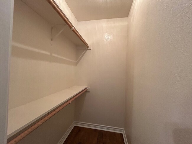 Building Photo - 3740 Oldenburg Ln