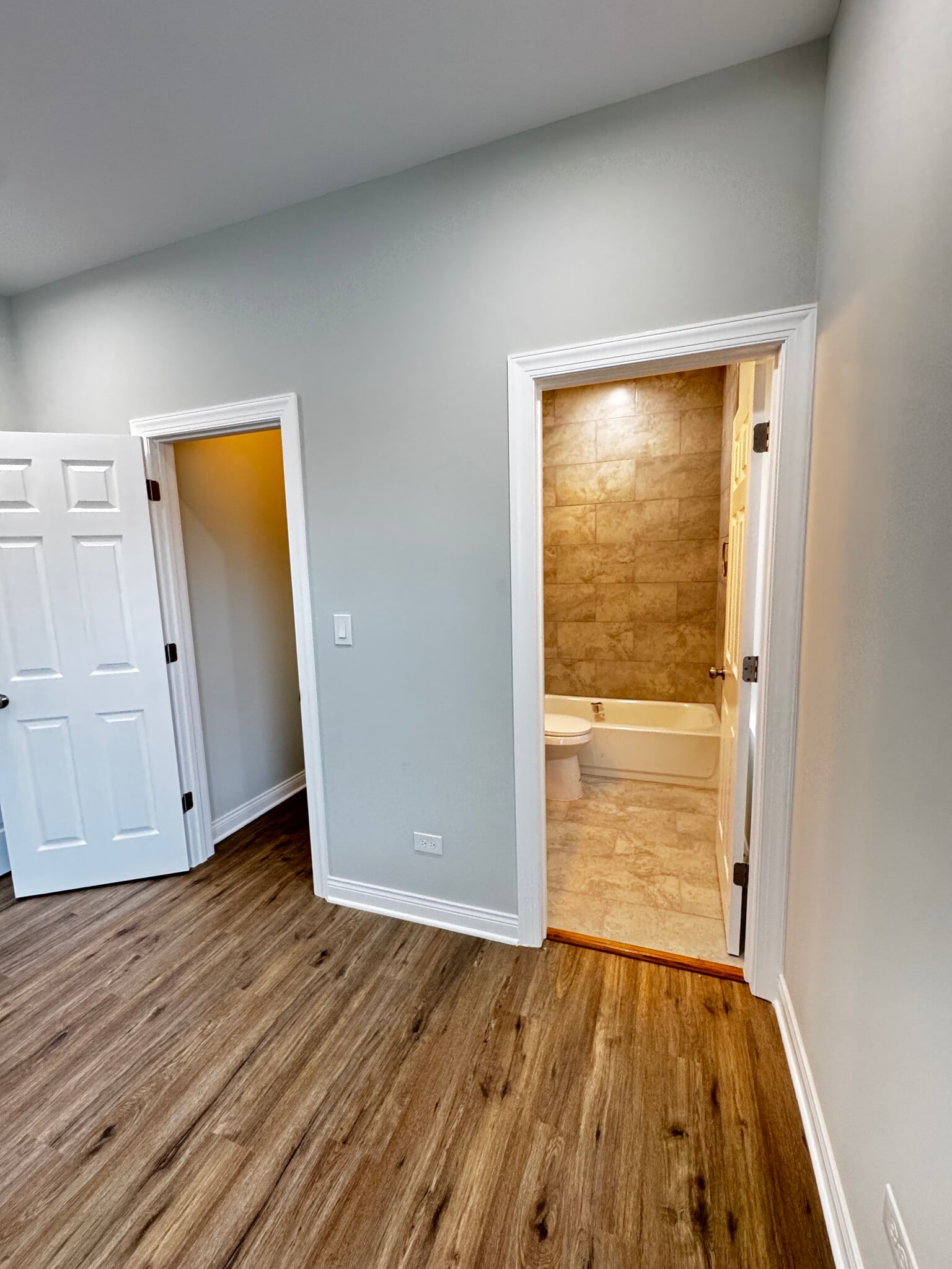 Building Photo - 6807 S Paulina St