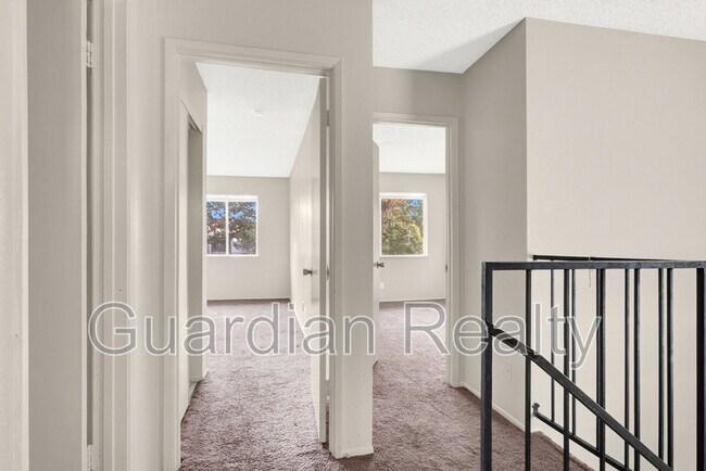 Building Photo - 2209 Tall Pine Dr