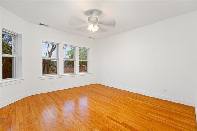 Building Photo - 4055 N Spaulding Ave