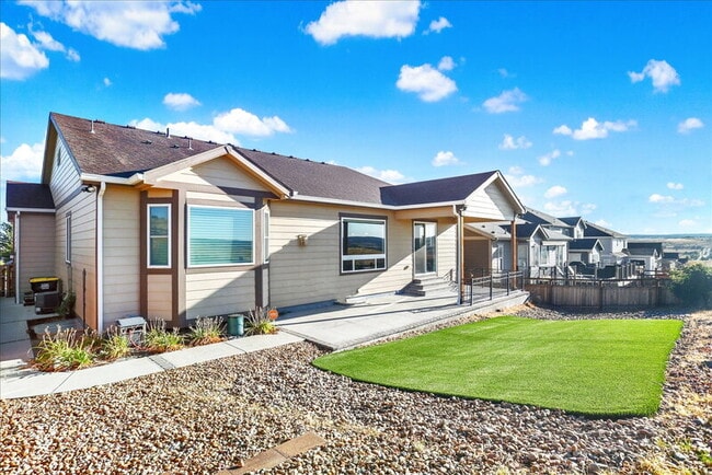 Building Photo - 7576 Oasis Dr