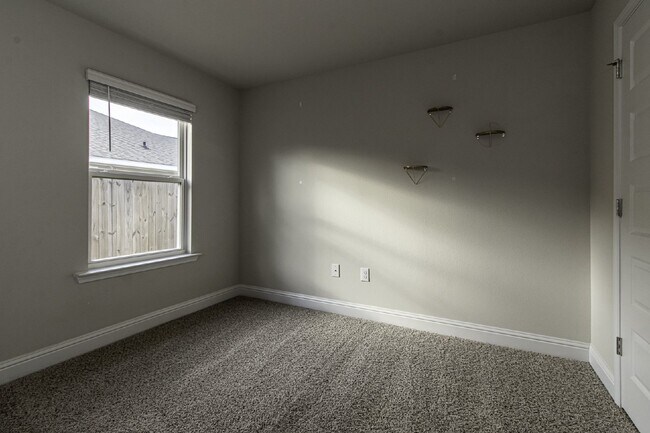 Building Photo - "Spacious 4 Bed, 2 Bath Home in Biloxi, MS - A Must-See Rental Property!"