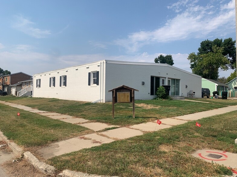 Building Photo - 305 11th Ave W