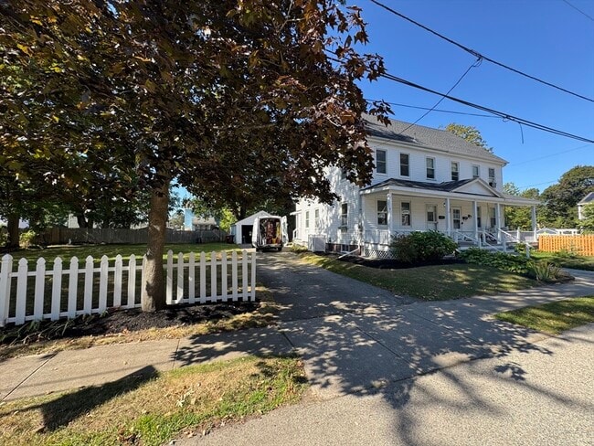 Building Photo - 8 Elmwood St