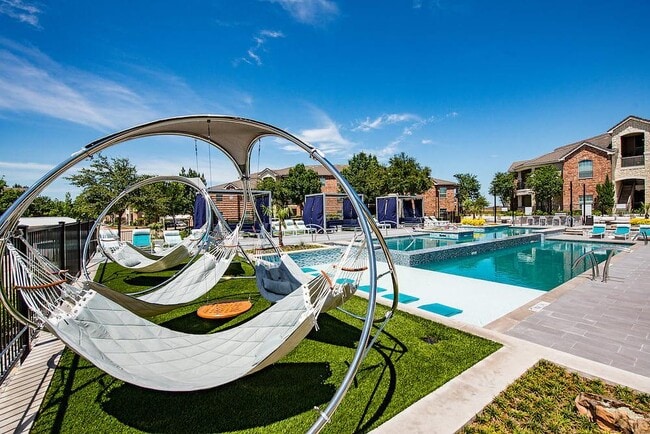 Building Photo - 6101 N Riverside Dr