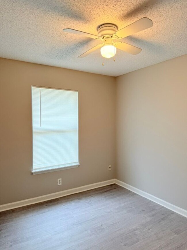 Building Photo - 25 Ryarbor Dr