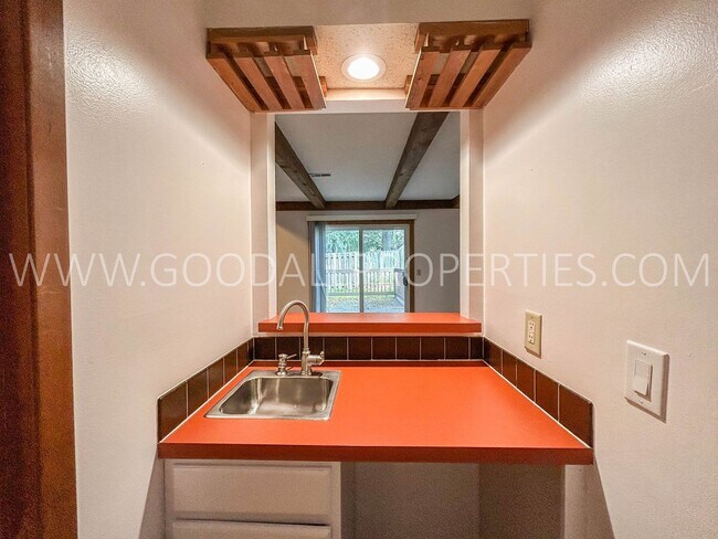 Building Photo - 3 Bedroom, 3 bath Home in West Des Moines!!