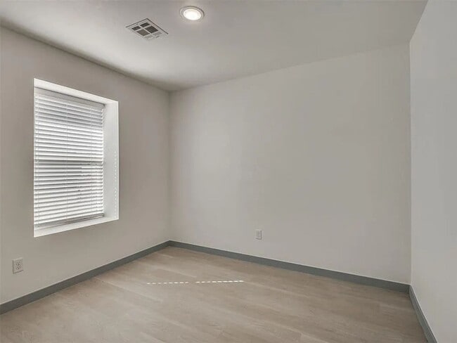 Building Photo - Turnkey 3-Bedroom Home in NW OKC – Perfect for Pets!