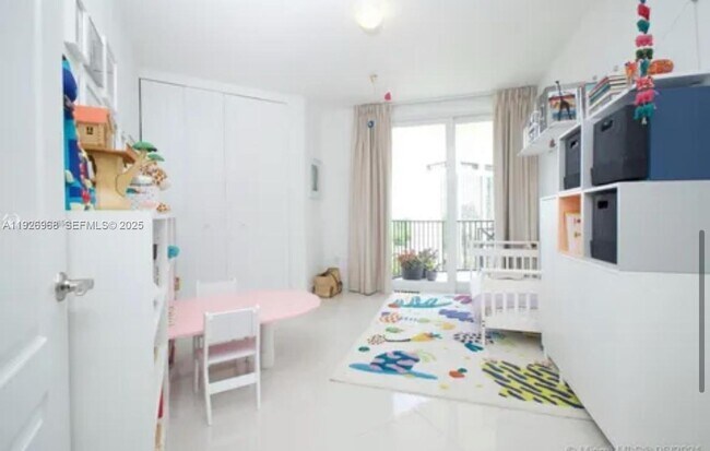 Building Photo - 2701 SW 3rd Ave