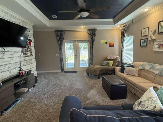 Building Photo - 703 Nutmeg Ave