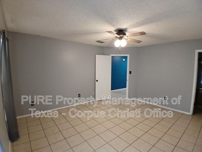 Building Photo - 4033 Sandy Hollow Creek Dr