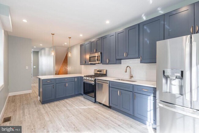 Building Photo - 3030 W Girard Ave