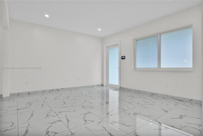 Building Photo - 820 NW 31st Ave