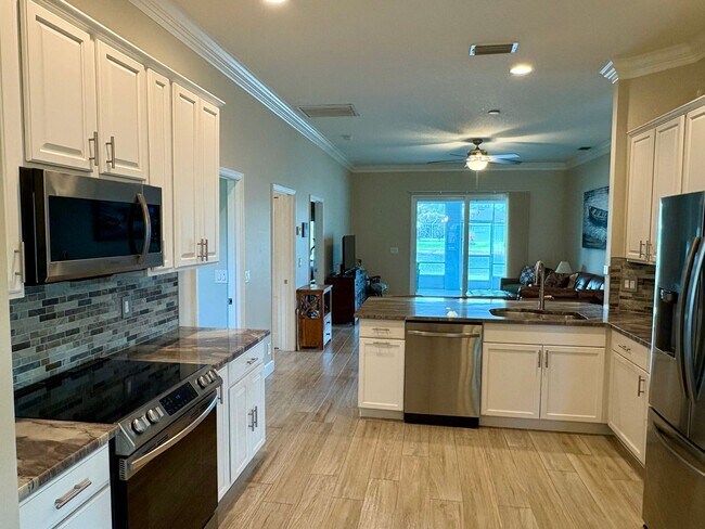 Building Photo - 3/2/2 with huge screened in Patio in The Pines/Jensen Beach