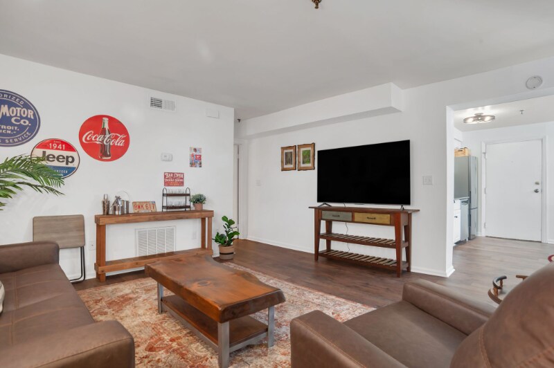 Building Photo - 121 W Hall St