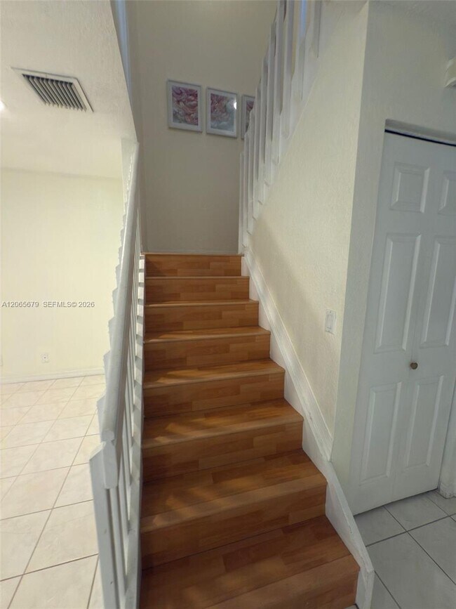 Building Photo - 1105 SW 44th Way
