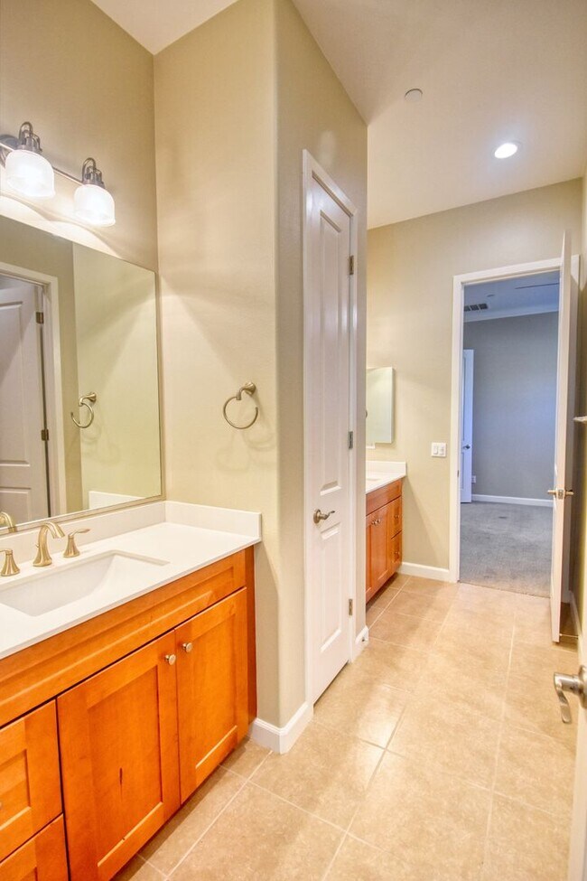 Building Photo - 5 Bedroom Resort-Style Estate with Pool, Spa & RV Parking