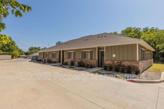 Building Photo - 512 E Akard St