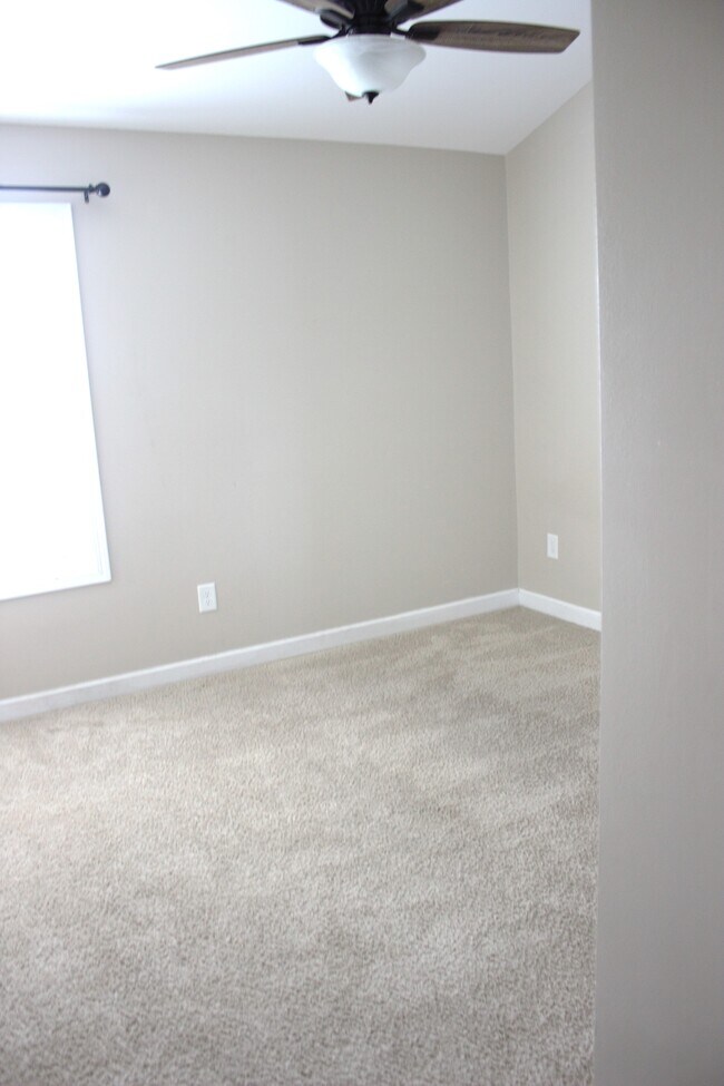Building Photo - 2143 Stafford Dr