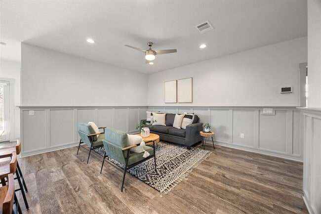 Building Photo - 100 Deserti Rd