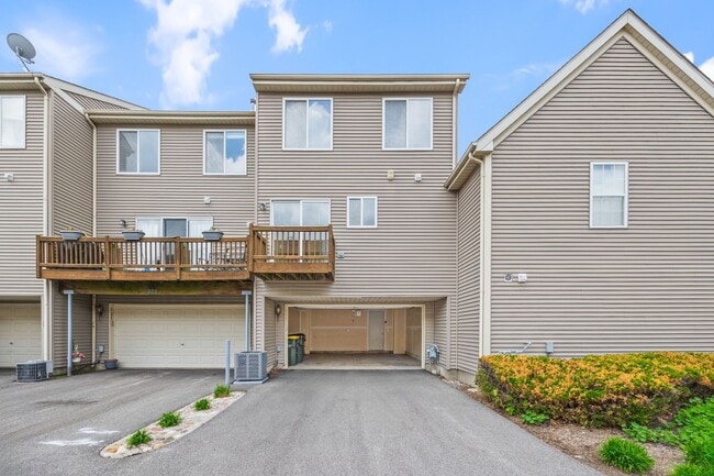Building Photo - 923 Emerald Dr