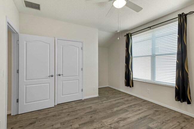 Building Photo - 4 bedroom in Apopka available now!