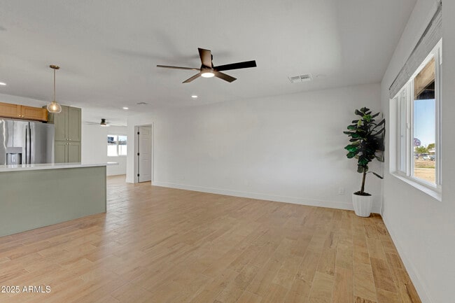 Building Photo - 109 W Kinderman Dr