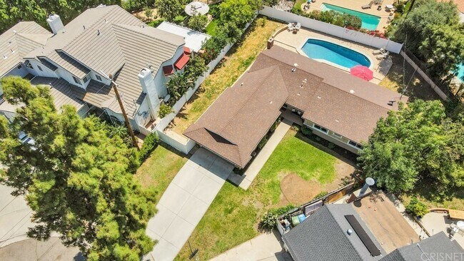 Building Photo - 8601 Santa Susana Plz