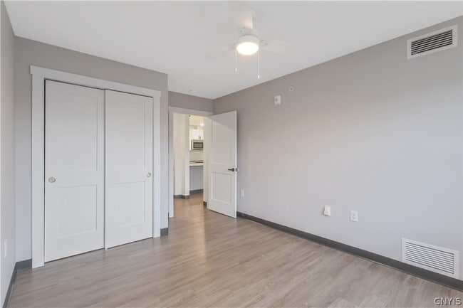 Building Photo - 11 Loso Dr