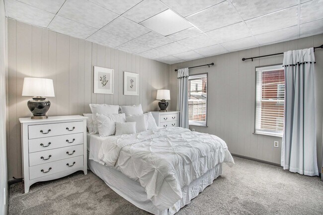 Building Photo - Fully Furnished 3 Bedroom Townhome in Central Lawrenceville