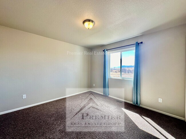 Building Photo - 3864 Saguaro Cir