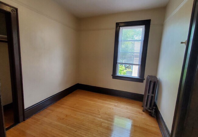 Building Photo - 823-825 S 11th