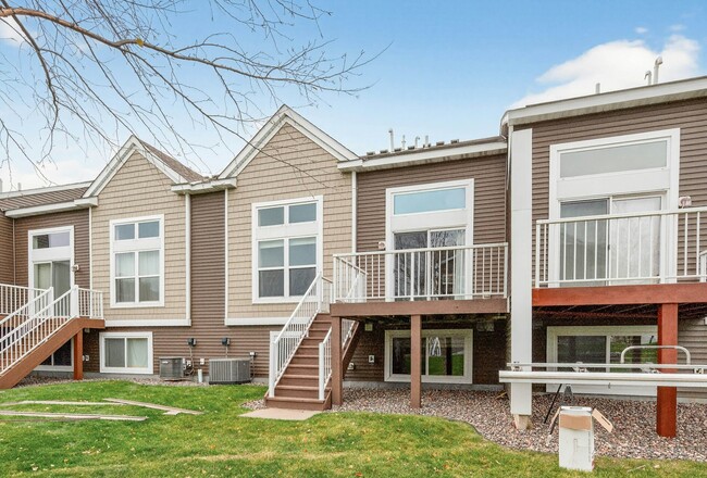 Building Photo - 7104 Merrimac Ln N