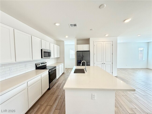 Building Photo - 5407 Splendido Ave