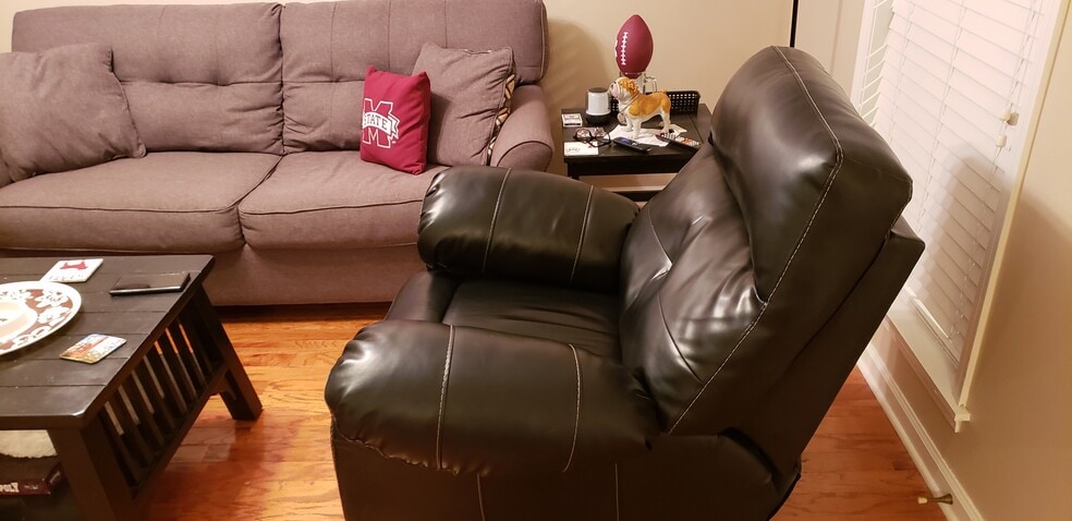 Building Photo - 1064 N Montgomery St