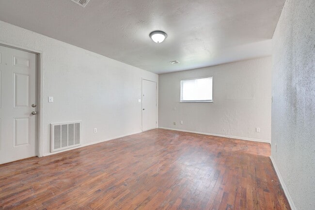 Building Photo - 1528 SE 49th Terrace