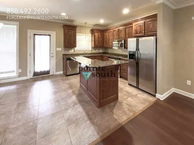 Building Photo - 9426 Sanibel Loop