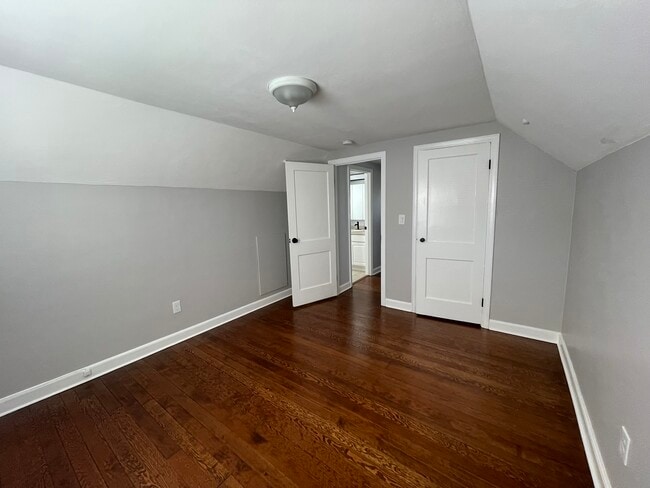 Building Photo - 34 Monroe St